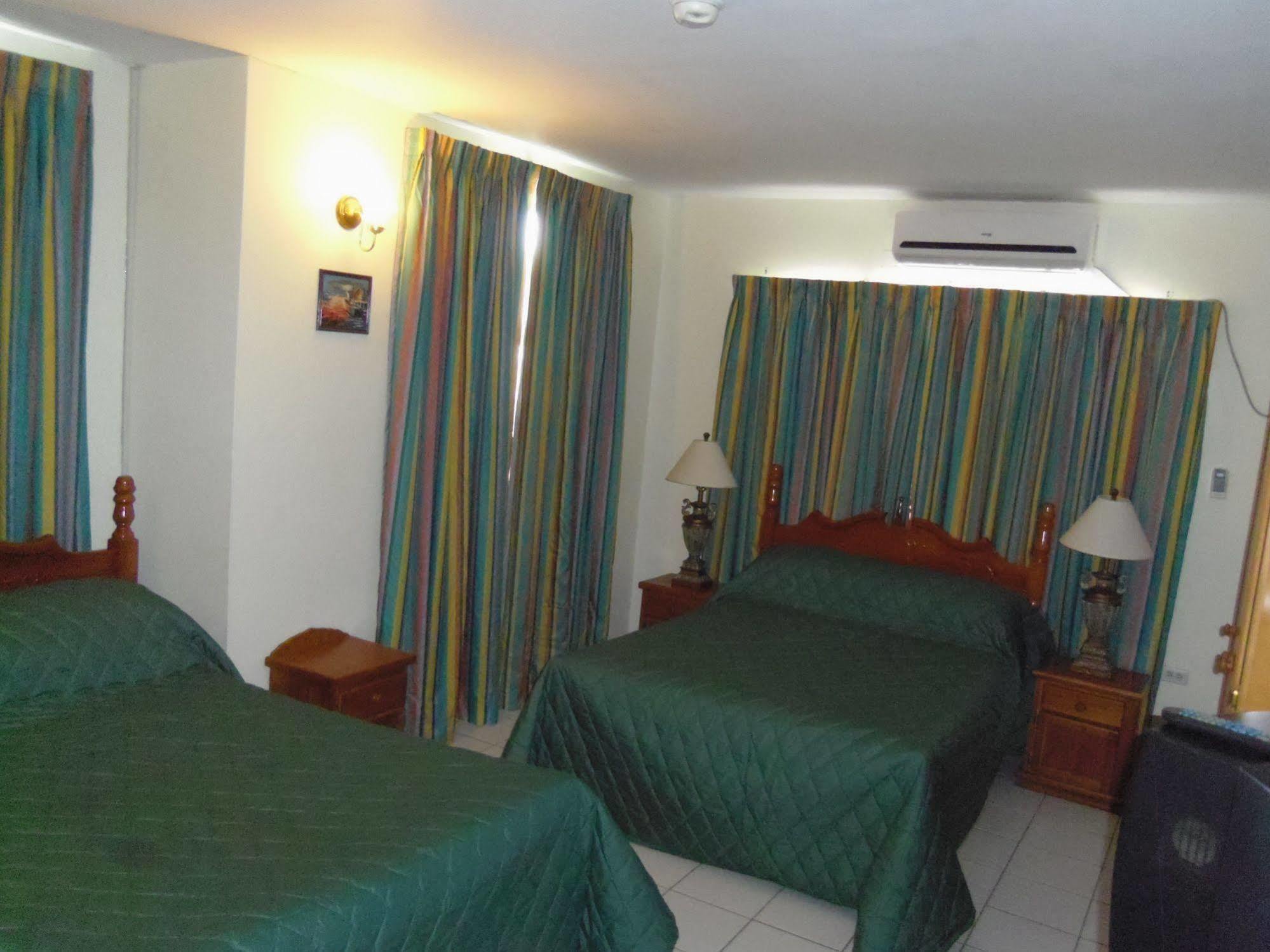 Airport Inn Piarco Kültér fotó